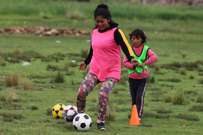 CUSCO, PERÚLas escuelas de fútbol que enseñan en quechua y crean puentes culturales